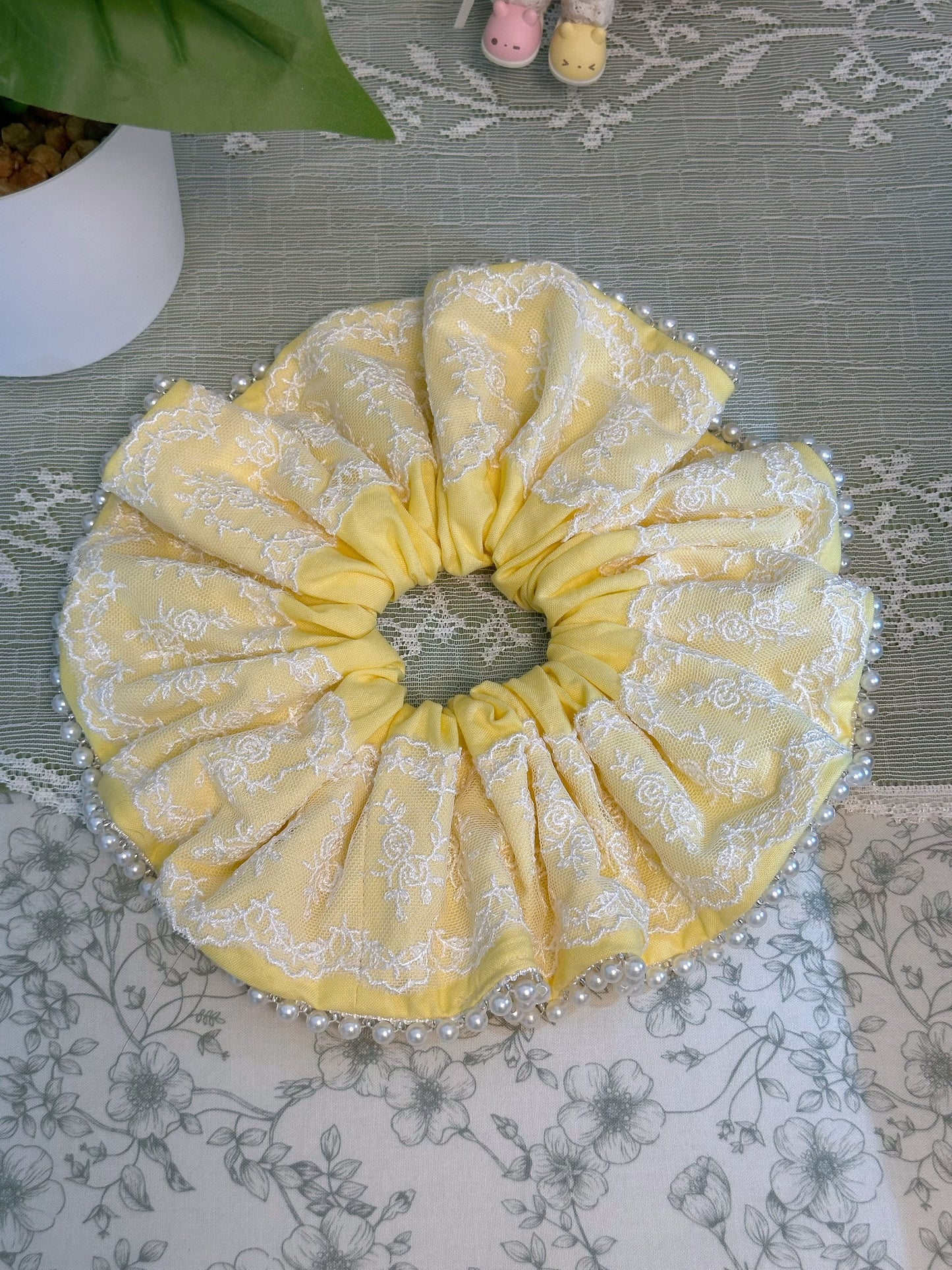 Sunny Pearl Scrunchy (Size Large)